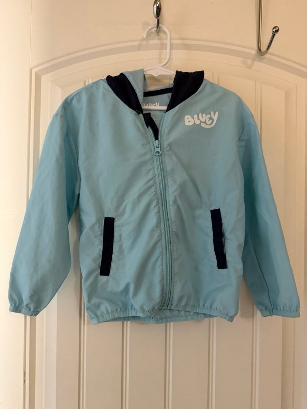 New bluey jacket/wind breaker 4T